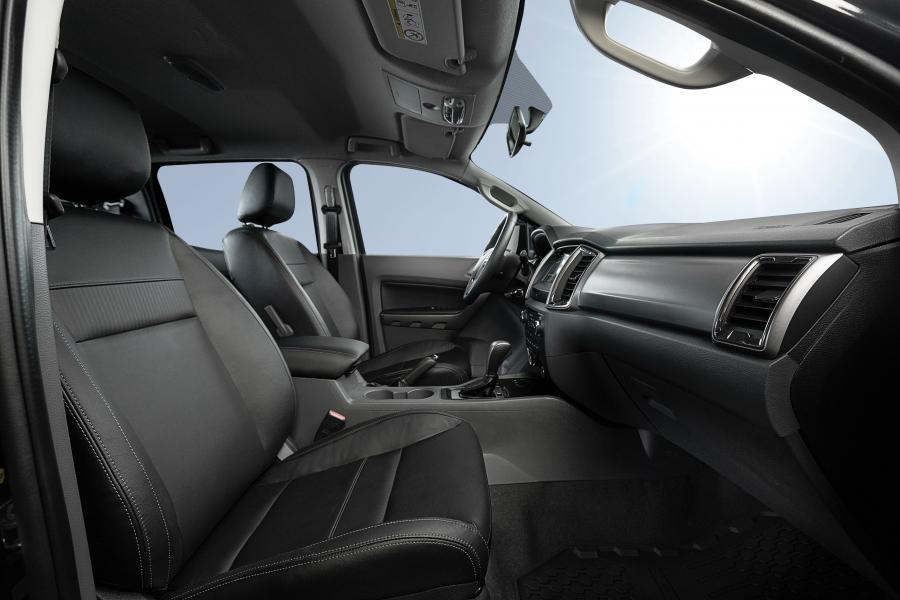 Интерьер Ford Ranger Black Concept 2018 года  (фото 7 из 9)